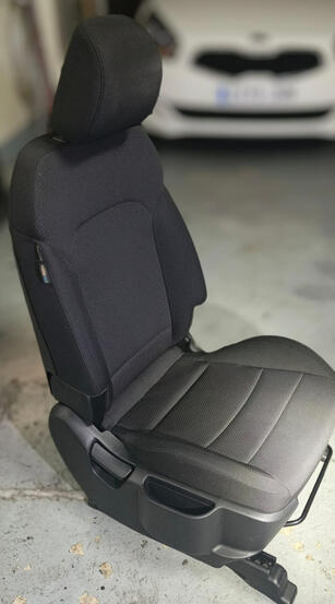 Asiento dañado restaurado